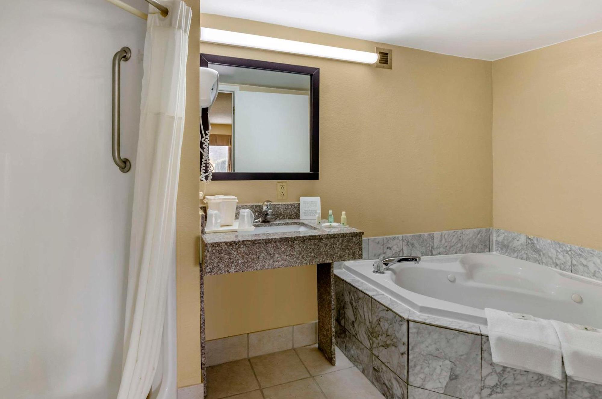 Quality Inn Hillsville Eksteriør bilde